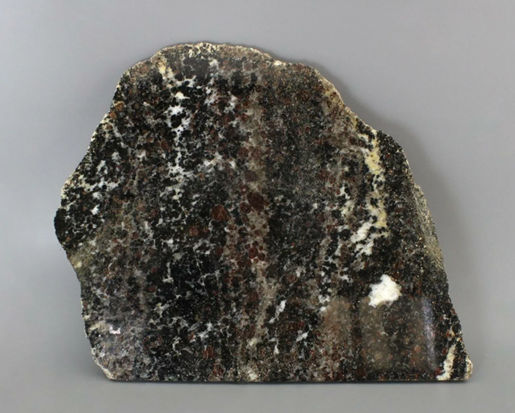 Гранатовый амфиболит. Что это?