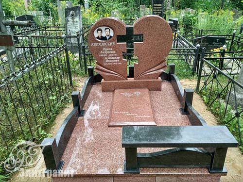 Захоронение ПОСЛЕ реставрации - общий вид